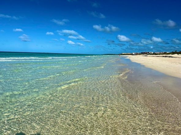 There are paradisiacal beaches like this, with white warm sands and crystal clear warm waters all arond the keys in Cayo Santa Maria under a bright blue sky. 