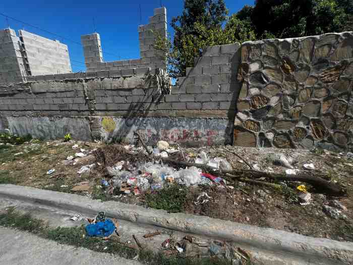There were piles of plastic garbage and rubble everywhere in Barahona town on the southern shores of the DR