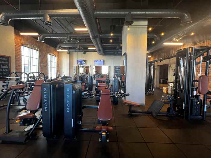 the gym at the Hyatt Zilara has different halls with equipment, all state of the art, an inviting atmosphere, and there are trainers available to help. 