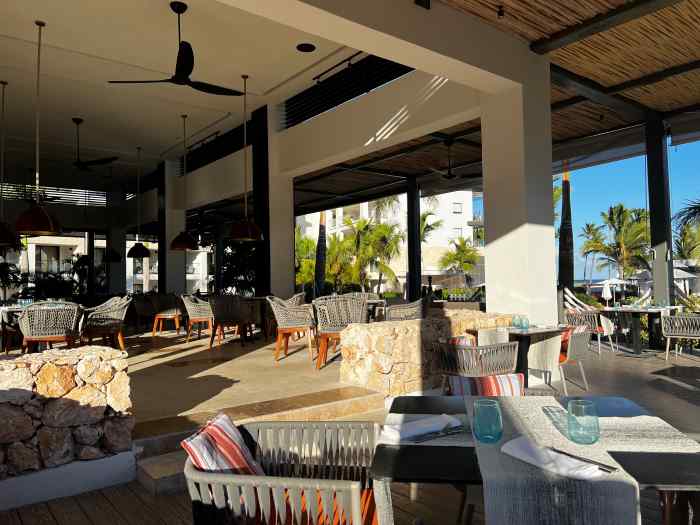 One of the outdoors restaurants by the pool area also serves breakfast in elegant but laid-back surroundings with lots of light and air. 