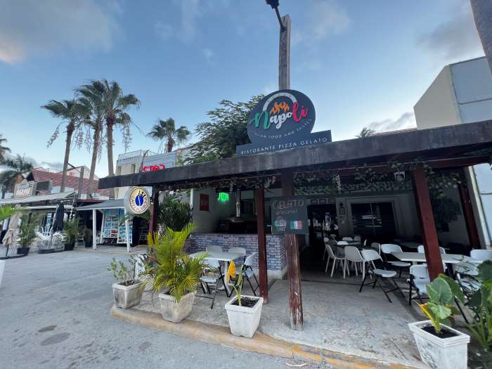 Punta Cana cafes early in the morning when the sun is still by the horizon, you can sit outside on white chairs and tables and wake up slowly amidst plants and palm trees. 