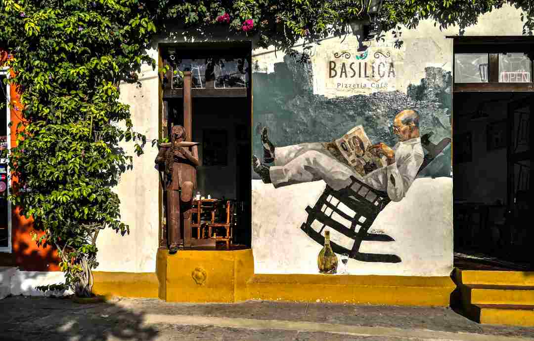 colorful mural in Cartagena Colombia